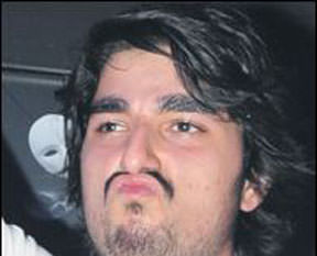 İdo çaldı annesi coştu