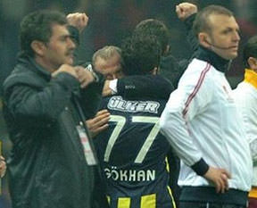 Terim'e sarıldı olay çıktı!