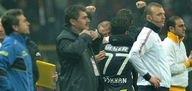 Terim'e sarıldı olay çıktı!