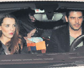 Düşünceli sevgilli