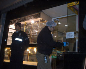 3 kilo altını gasp ettiler