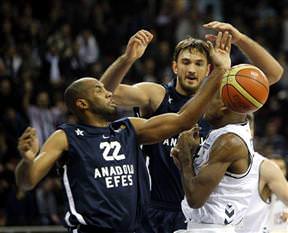 Dev maçın galibi Anadolu Efes!
