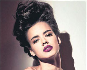 Podyumun Arap güzeli