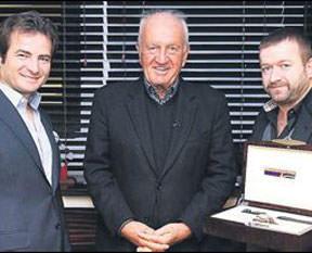 Ali Şen'e çok özel Fenerbahçe saati!