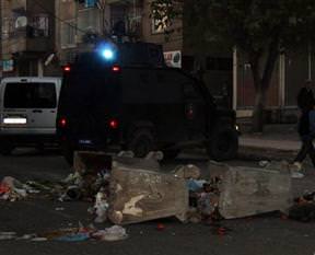 Diyarbakır'da polis aracına saldırı