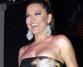 Demet Akalın sahneyi terk etti!