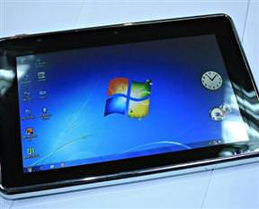 Camiye gelene tablet hediye