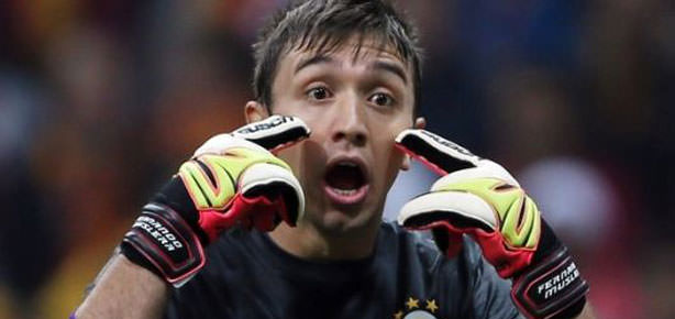 Muslera'ya kıskaç!
