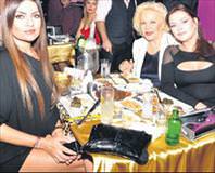 Bütün kızlar toplandık