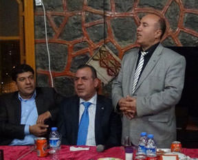 Taş atana gaz sıkma!