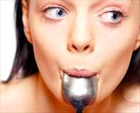 Su içsem bile karnımda şişlik oluyor. Hazımsızlığım var...