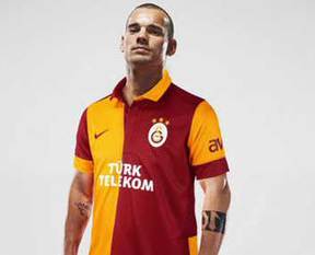 Sneijder formayı giydi!