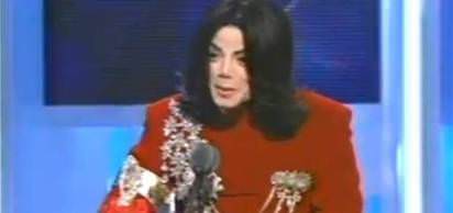 Michael Jackson, Thriller adlı albümüyle 8 Grammy ödülü aldı.