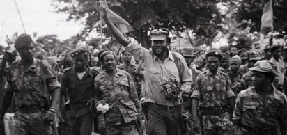 Angola, Portekiz'den bağımsızlığını kazandı.
