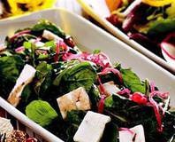 Otlu Peynirli Nar Ekşili Roka Salatası