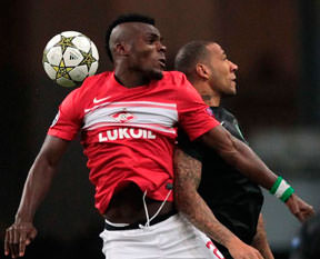 Emenike can atıyor!