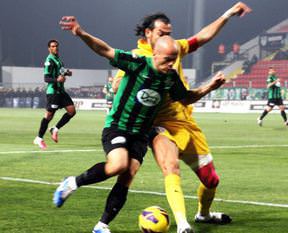 Akhisar  kendi silahıyla vuruldu!