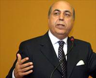 Şüpheli paketten Zeki Müren çıktı