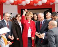 Çocukların yüzünü güldürdü