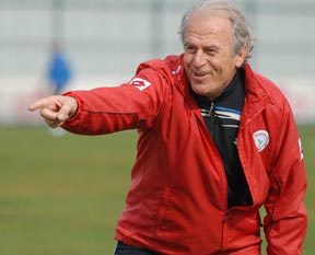 Mustafa Denizli: Aceleci olmayın!