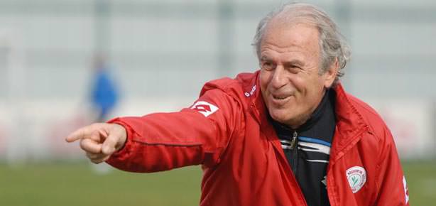 Mustafa Denizli: Aceleci olmayın!