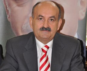 Vatansız kaldı, Türkiye'ye bakan oldu