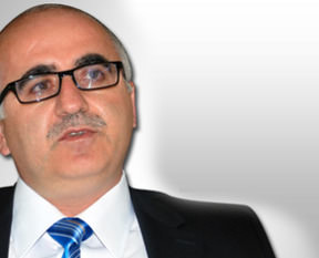 Bileklerini kesip 4. kattan atladı