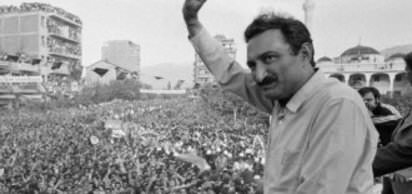 Bülent Ecevit başkanlığında Cumhuriyet Halk Partisi - Milli Selamet Partisi koalisyon hükümeti göreve başladı.