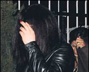 Fuhuşa sarı bilezik ayarı