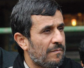Ahmedinejad'a ayakkabılı saldırı