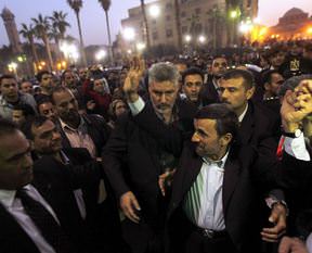 Ahmedinejad’a ayakkabılı saldırı