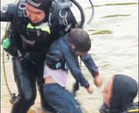 Topun peşinde boğuldu