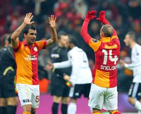 Sneijder'i neden sattılar ki!