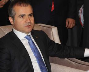 Kılıç ve Demirören şeref tribününde