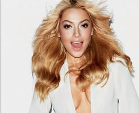 Hadise geliyor
