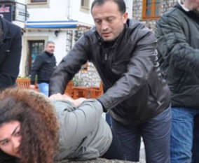 İtalyan askerlerine çuval geçirme girişimi