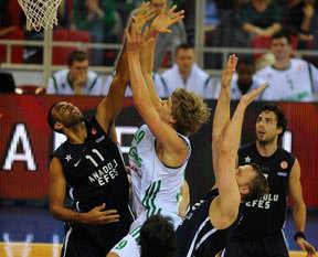 Anadolu Efes, Real'i ağırlıyor