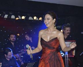 Şarkıları aşıklara geldi