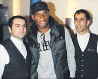 Drogba gecelere aktı