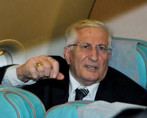 Cevik Bir'e sabır tespihi