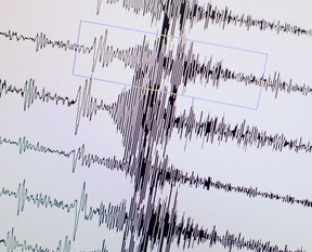 Ege'de korkutan deprem