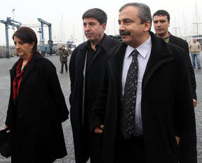 BDP heyeti İmralı'ya hareket etti