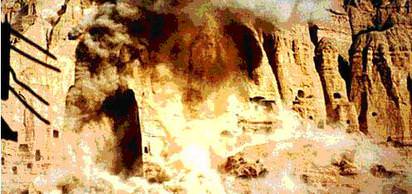 Taliban örgütü mensupları Afganistan'ın Bamiyan kentindeki Buda heykellerini tahrip etti.
