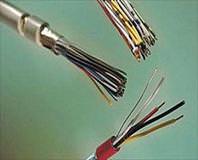 Kablo hırsızı akıma kapıldı