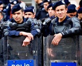 Binlerce polisin beklediği karar
