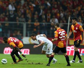 Arena'nın zemini bildiğiniz gibi