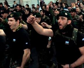 Yunan askeri sokağa çıktı