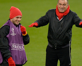 Hooijdonk: Sneijder F.Bahçe’ye gitmeliydi