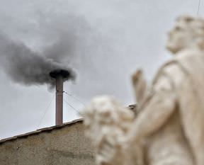 Vatikan’dan yine siyah duman çıktı