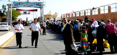 Suriye ve Türkiye'de yaşayan ve akraba olan 573 aile iki ülkenin anlaşması sonucu sınırı geçerek bayramlaştılar.